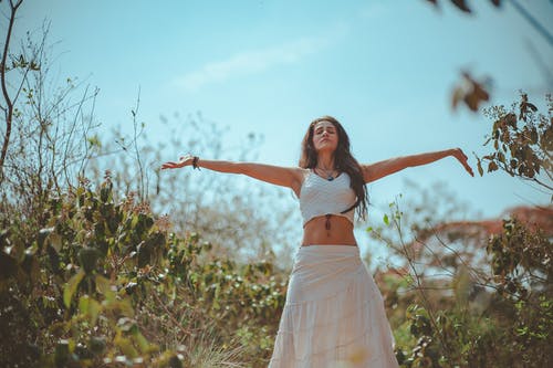 BENEFITS OF HIKING • REDUCE STRESS AND LOSE WEIGHT